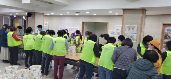 2026년 2월, 따뜻한 마음을 담은 떡과 만두 나눔 봉사